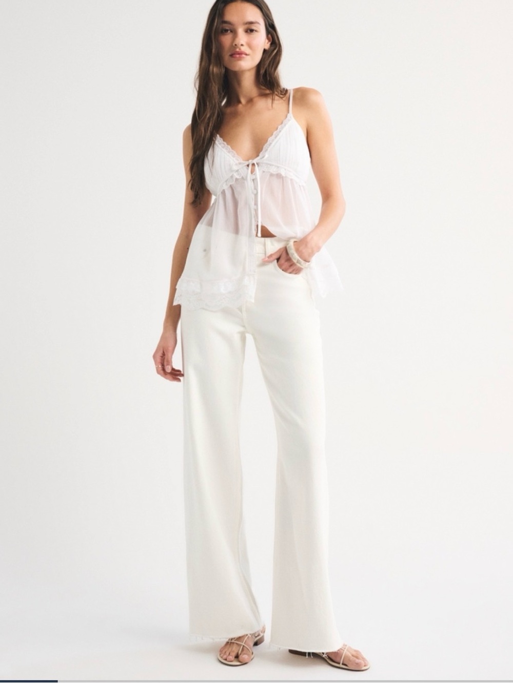 Abercrombie & Fitch High Rise, wide leg frayed hem jean - off-white